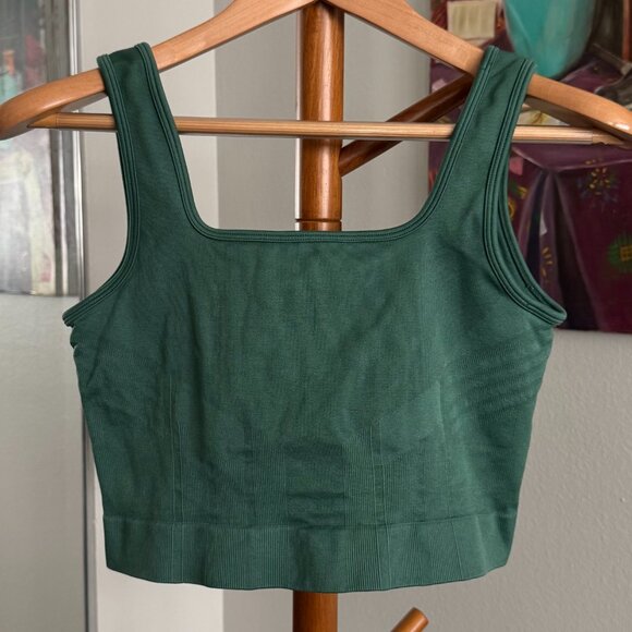 Knix - Good to Go Seamless Crop Tank in Peppermint (green) - Picture 2 of 7